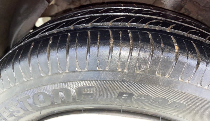 2015 Hyundai Xcent BASE 1.2, Petrol, Manual, 29,032 km, Right Rear Tyre Tread