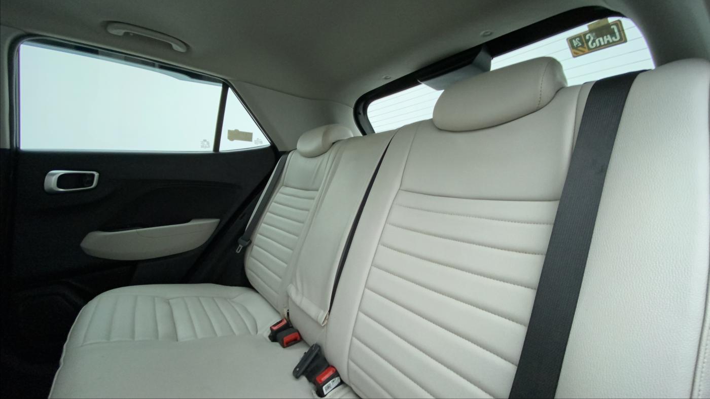 2022 Hyundai VENUE SX 1.5 CRDI, Diesel, Manual, 5,013 km, Right Side Rear Door Cabin