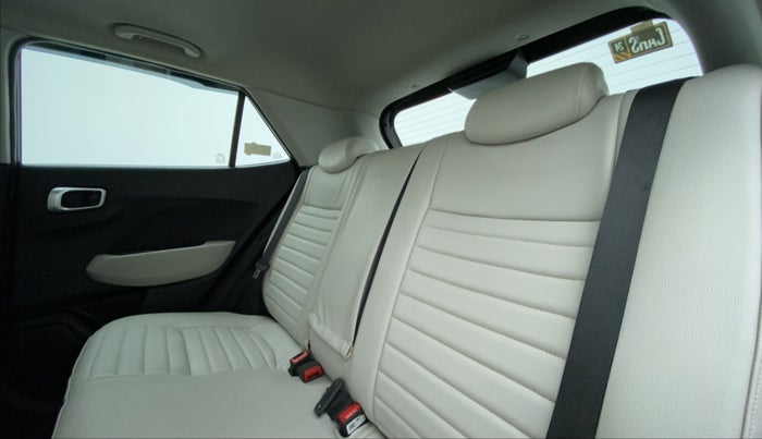 2022 Hyundai VENUE SX 1.5 CRDI, Diesel, Manual, 5,013 km, Right Side Rear Door Cabin