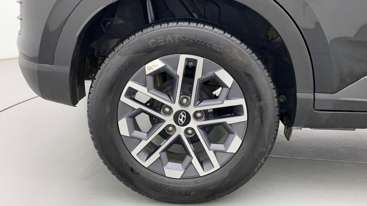 2022 Hyundai VENUE SX 1.5 CRDI, Diesel, Manual, 5,013 km, Right Rear Wheel