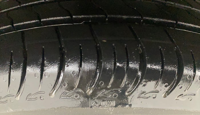 2014 Maruti Celerio VXI, Petrol, Manual, 79,124 km, Left Front Tyre Tread