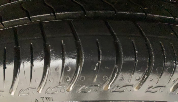 2014 Maruti Celerio VXI, Petrol, Manual, 79,124 km, Right Front Tyre Tread