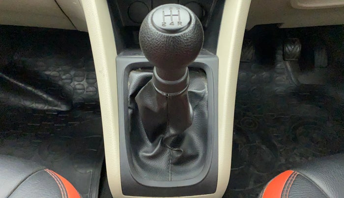 2017 Maruti Celerio VXI (O), Petrol, Manual, 57,686 km, Gear lever - Boot cover slightly torn