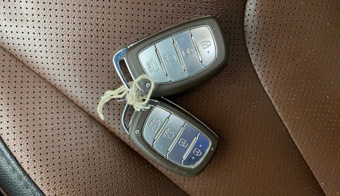 2021 Hyundai ALCAZAR PLATINUM (O) 6STR 2.0 AT, Petrol, Automatic, 1,07,659 km, Key Close Up