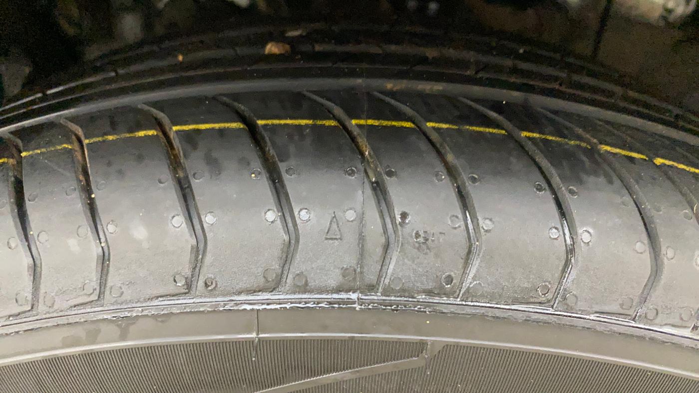 2021 Hyundai ALCAZAR PLATINUM (O) 6STR 2.0 AT, Petrol, Automatic, 1,07,659 km, Left Front Tyre Tread