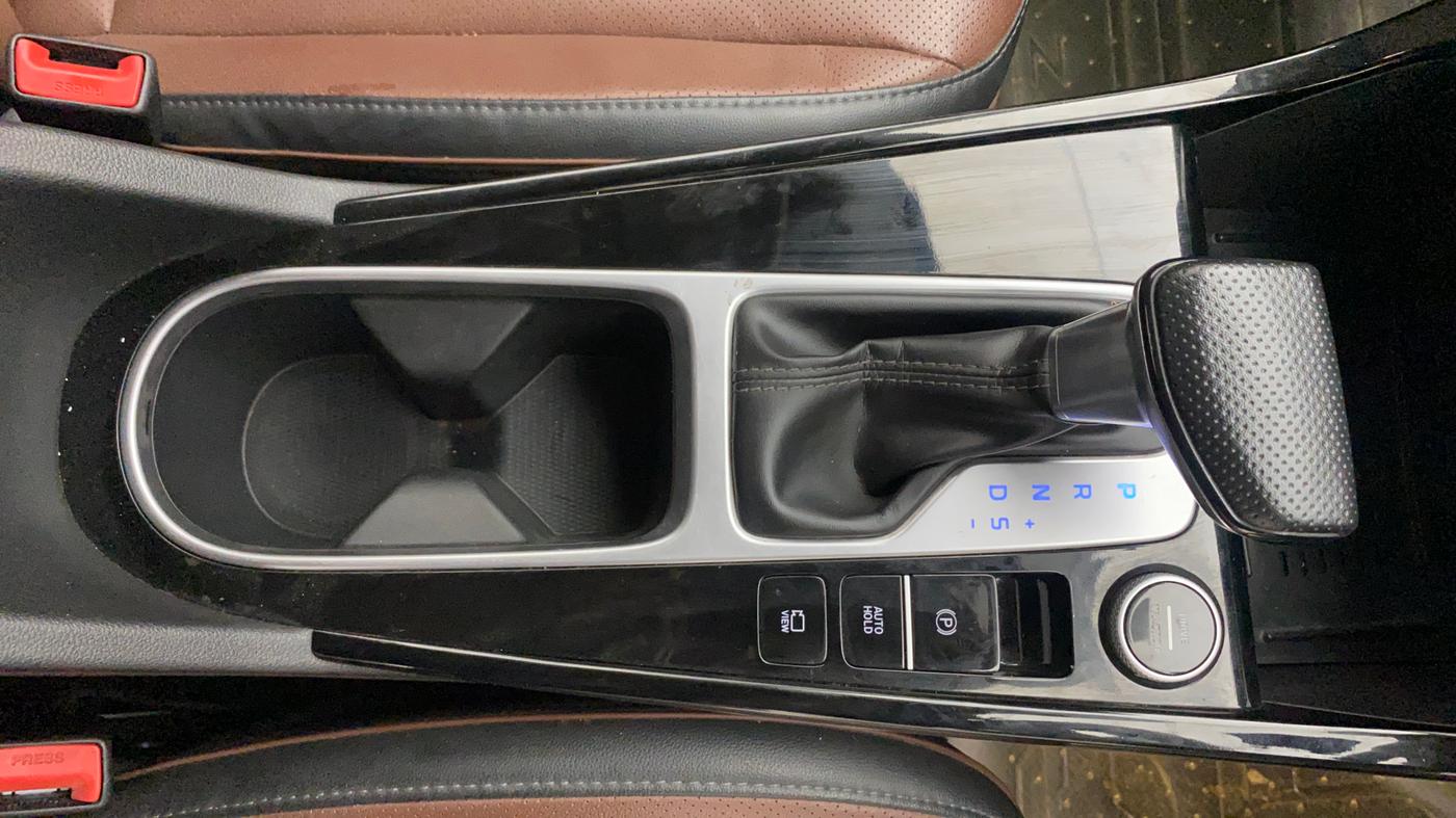2021 Hyundai ALCAZAR PLATINUM (O) 6STR 2.0 AT, Petrol, Automatic, 1,07,659 km, Gear Lever