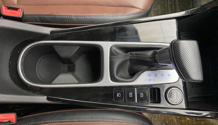 2021 Hyundai ALCAZAR PLATINUM (O) 6STR 2.0 AT, Petrol, Automatic, 1,07,659 km, Gear Lever