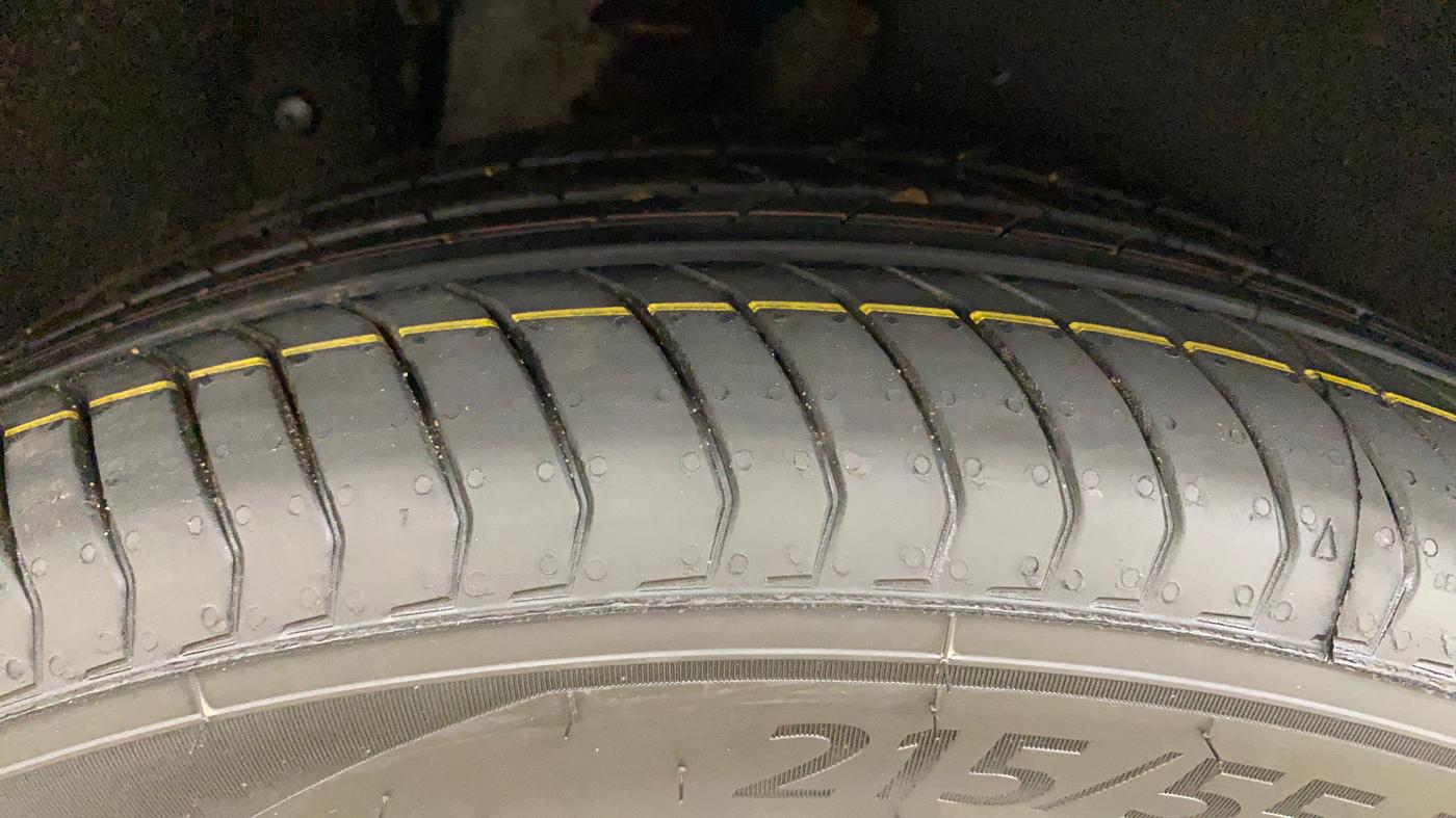 2021 Hyundai ALCAZAR PLATINUM (O) 6STR 2.0 AT, Petrol, Automatic, 1,07,659 km, Right Rear Tyre Tread