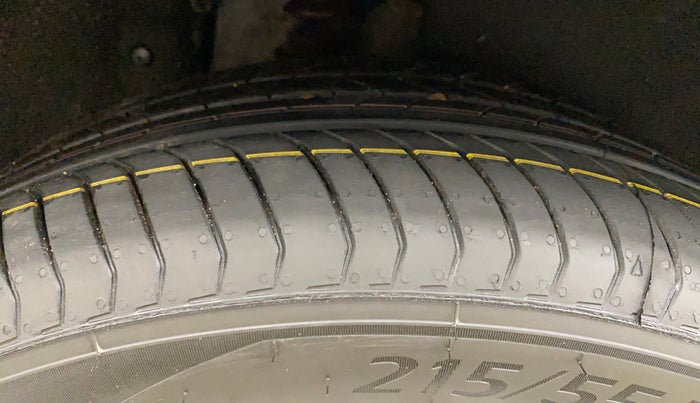 2021 Hyundai ALCAZAR PLATINUM (O) 6STR 2.0 AT, Petrol, Automatic, 1,07,659 km, Right Rear Tyre Tread