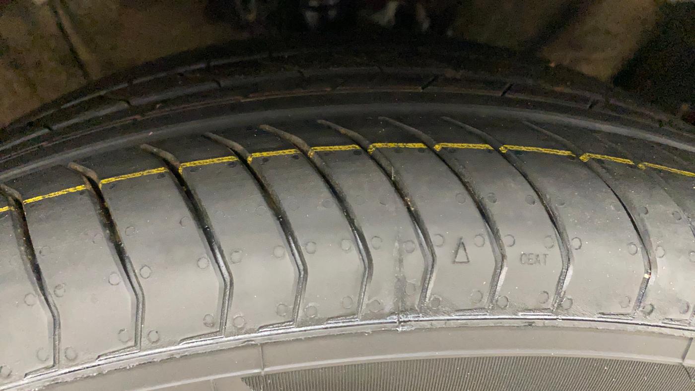2021 Hyundai ALCAZAR PLATINUM (O) 6STR 2.0 AT, Petrol, Automatic, 1,07,659 km, Right Front Tyre Tread