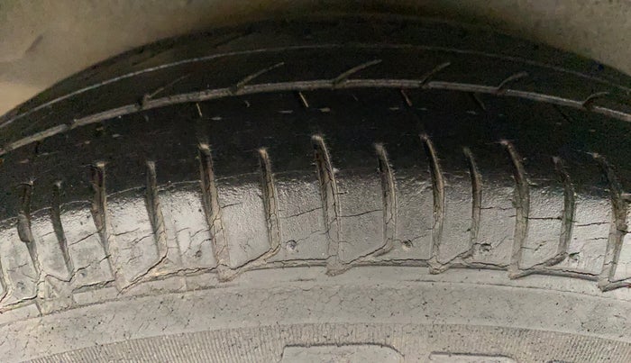 2011 Hyundai i10 MAGNA 1.2, Petrol, Manual, 44,882 km, Right Rear Tyre Tread