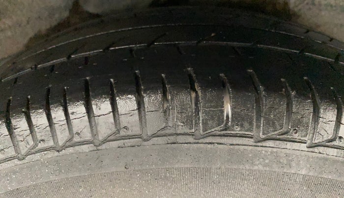 2011 Hyundai i10 MAGNA 1.2, Petrol, Manual, 44,882 km, Left Rear Tyre Tread