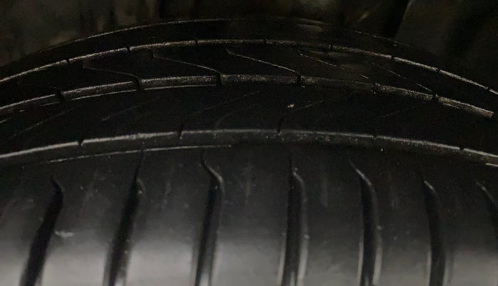 2020 Tata ALTROZ XT PETROL, Petrol, Manual, 95,395 km, Left Front Tyre Tread