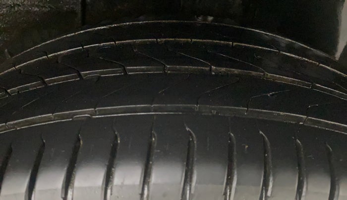 2020 Tata ALTROZ XT PETROL, Petrol, Manual, 95,395 km, Left Rear Tyre Tread