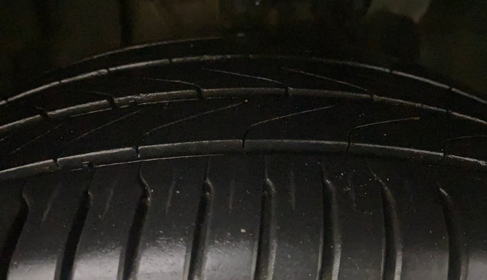 2020 Tata ALTROZ XT PETROL, Petrol, Manual, 95,395 km, Right Front Tyre Tread