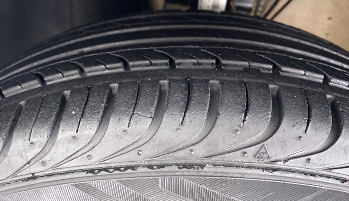 2019 Volkswagen Ameo Trendline 1.0, Petrol, Manual, 11,024 km, Left Front Tyre Tread