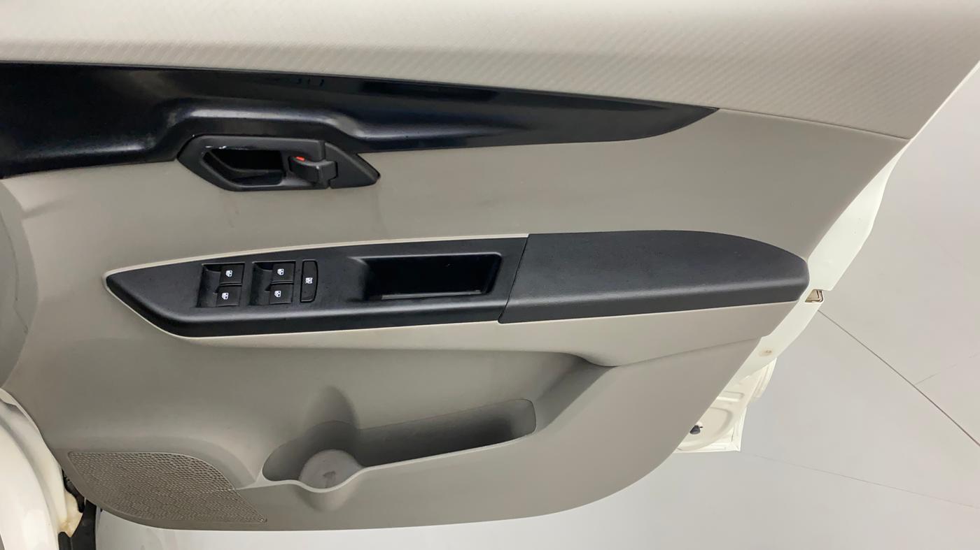 2017 Mahindra Kuv100 K4 6 STR, Petrol, Manual, 58,205 km, Driver Side Door Panels Control