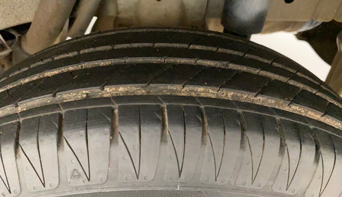 2017 Mahindra Kuv100 K4 6 STR, Petrol, Manual, 58,205 km, Left Rear Tyre Tread