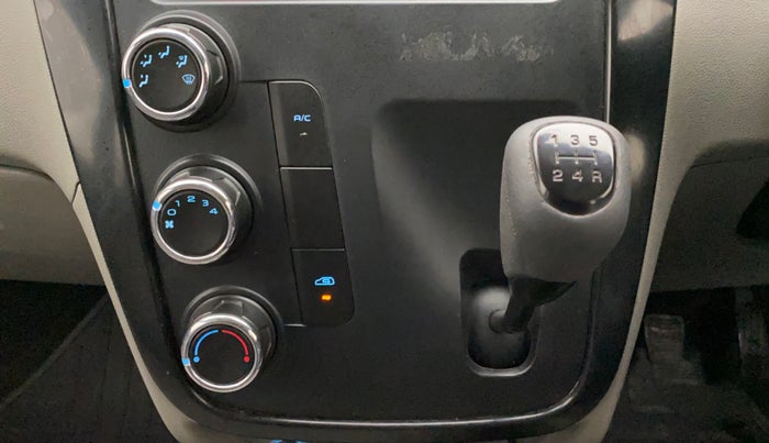 2017 Mahindra Kuv100 K4 6 STR, Petrol, Manual, 58,205 km, Gear Lever