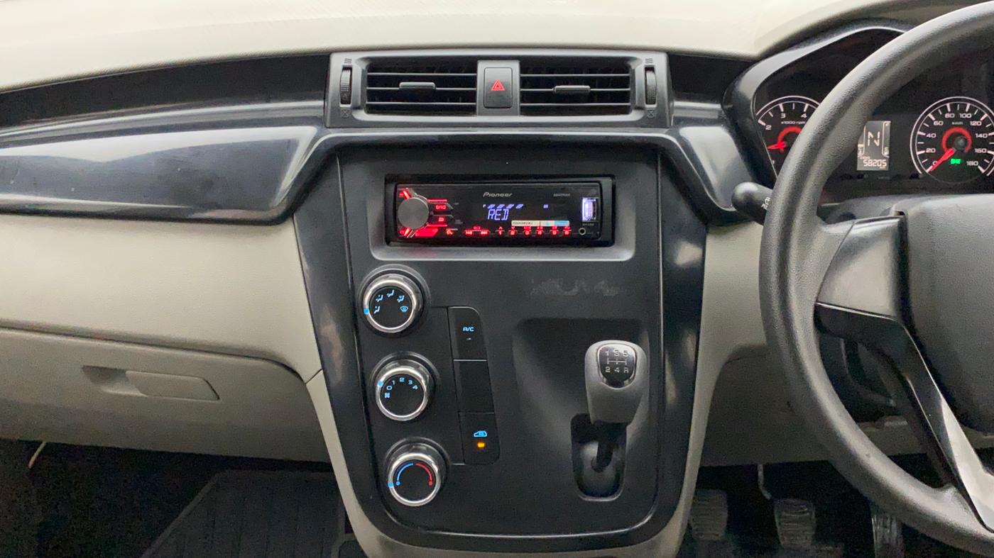 2017 Mahindra Kuv100 K4 6 STR, Petrol, Manual, 58,205 km, Air Conditioner