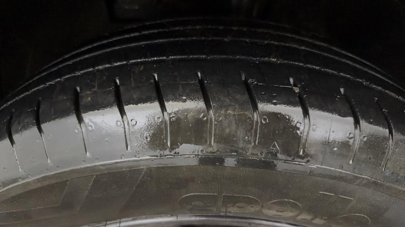 2021 Hyundai VENUE S+ 1.2, Petrol, Manual, 48,136 km, Left Front Tyre Tread