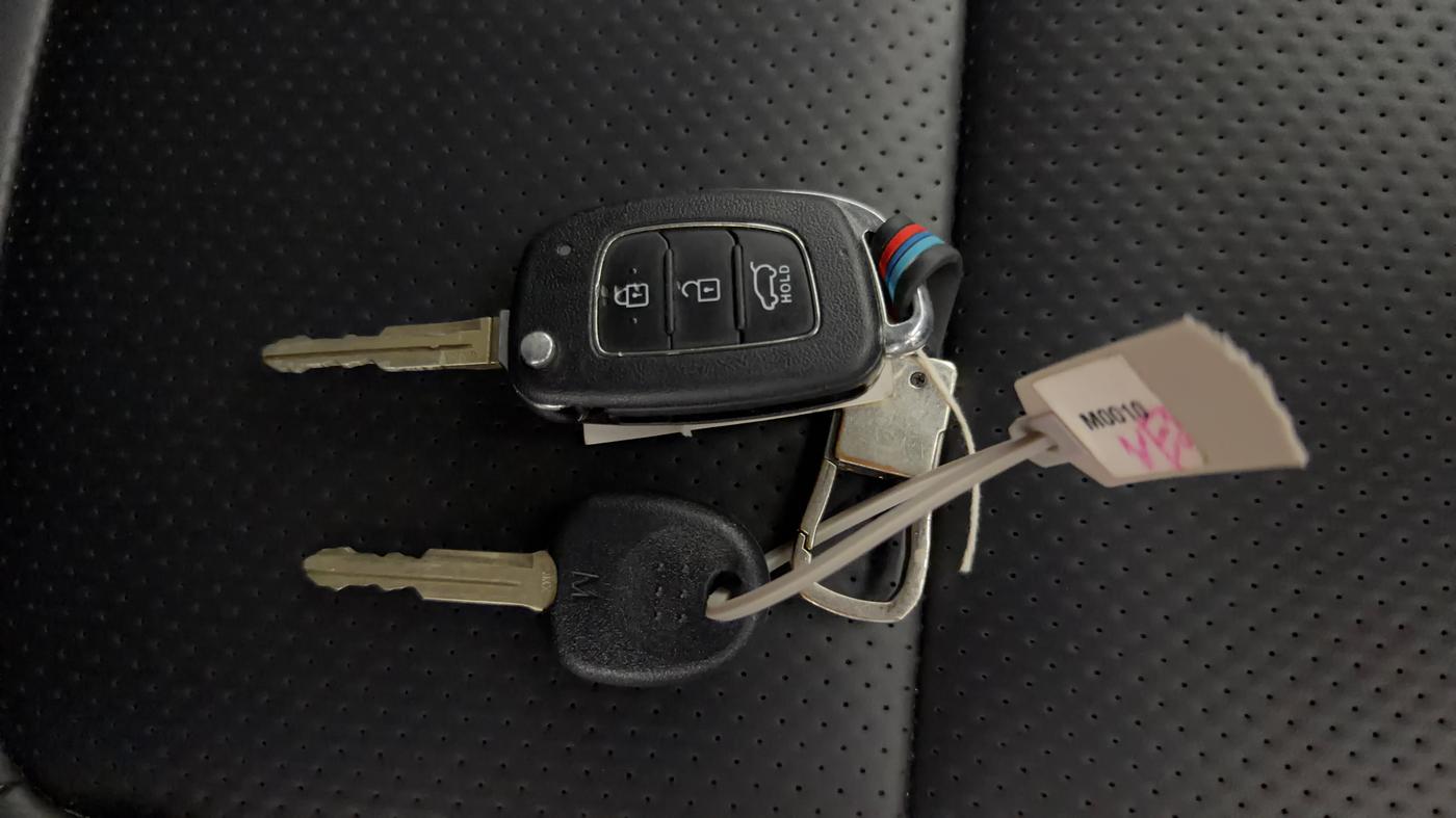 2021 Hyundai VENUE S+ 1.2, Petrol, Manual, 48,136 km, Key Close Up