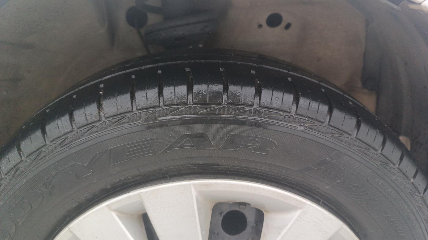2016 Maruti Wagon R 1.0 VXI AMT, Petrol, Automatic, 48,386 km, Right Front Tyre Tread