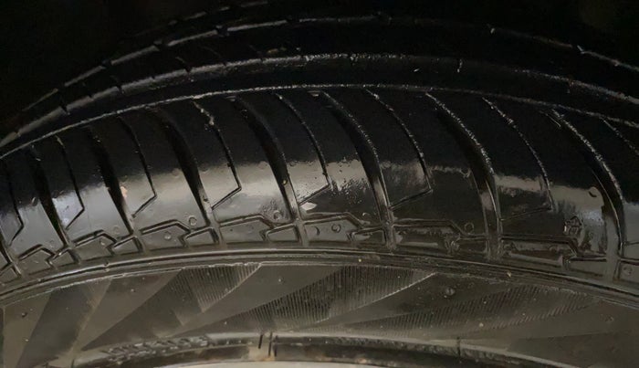 2018 Maruti IGNIS DELTA 1.2, Petrol, Manual, 58,434 km, Right Front Tyre Tread