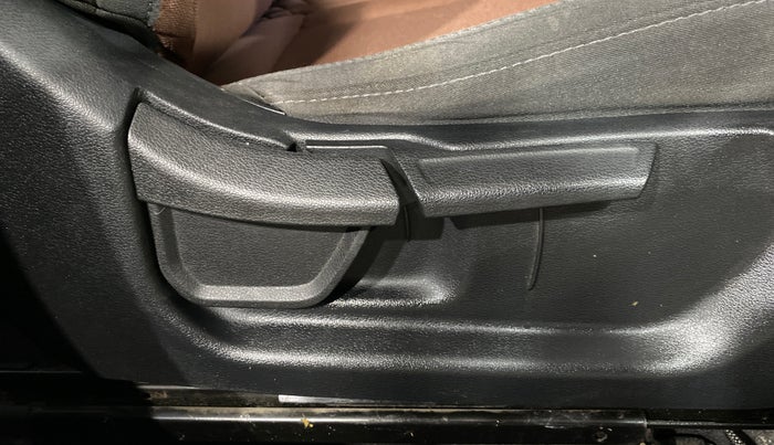 2023 Hyundai ALCAZAR PRESTIGE 1.5 TURBO PETROL MT 7STR, Petrol, Manual, 7,467 km, Driver Side Adjustment Panel