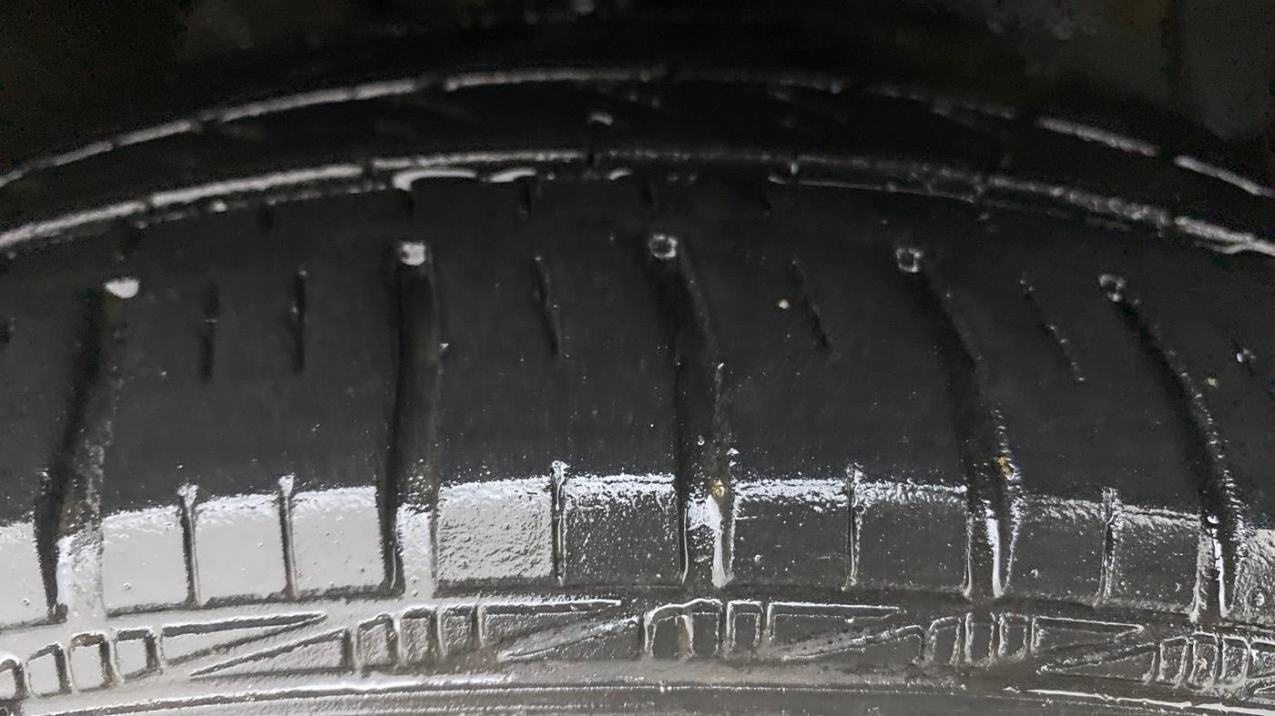 2017 Hyundai Xcent E PLUS, Petrol, Manual, 30,233 km, Right Front Tyre Tread