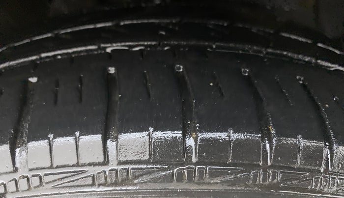 2017 Hyundai Xcent E PLUS, Petrol, Manual, 30,233 km, Right Front Tyre Tread