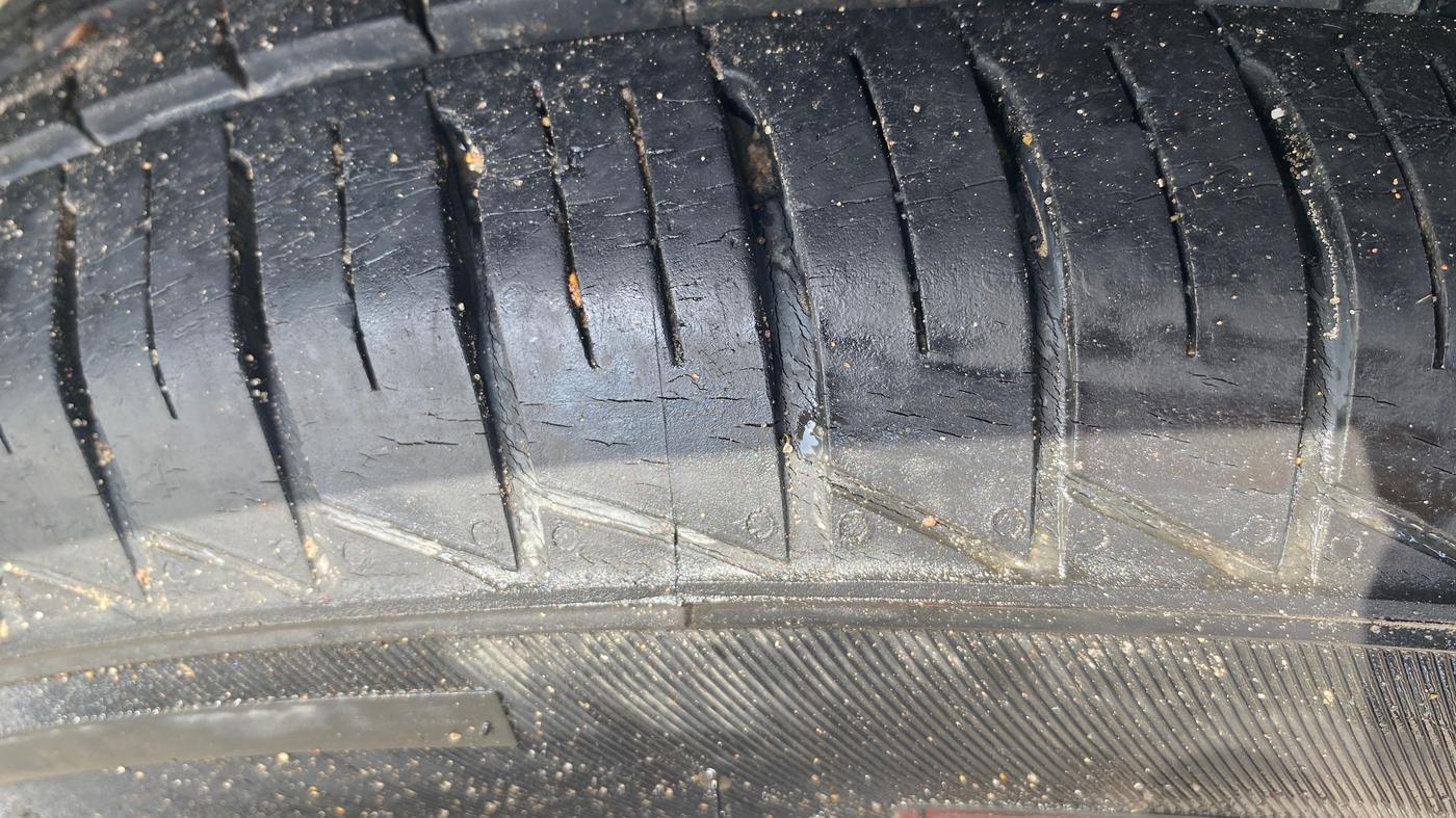 2015 Maruti Swift Dzire VXI, Petrol, Manual, 56,431 km, Left Rear Tyre Tread