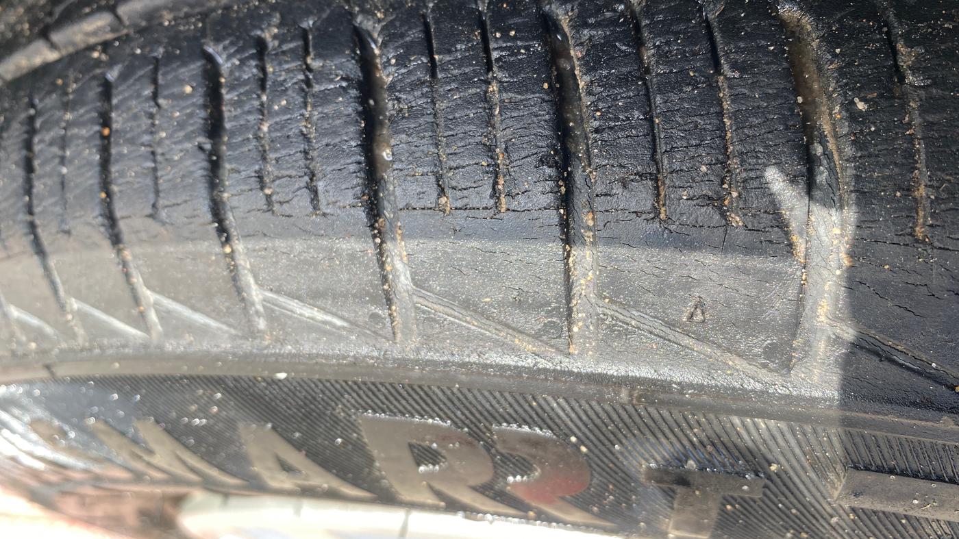 2015 Maruti Swift Dzire VXI, Petrol, Manual, 56,431 km, Left Front Tyre Tread