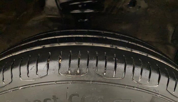 2018 Maruti Wagon R 1.0 LXI CNG (O), CNG, Manual, 79,047 km, Right Front Tyre Tread