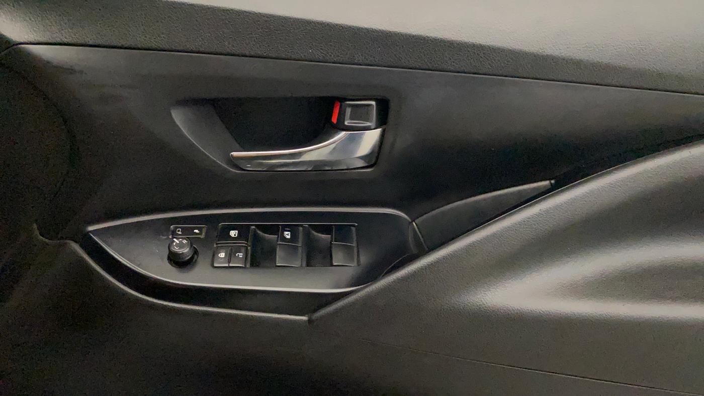 2021 Toyota Innova Crysta 2.4 G 7 STR, Diesel, Manual, 1,15,416 km, Driver Side Door Panels Control