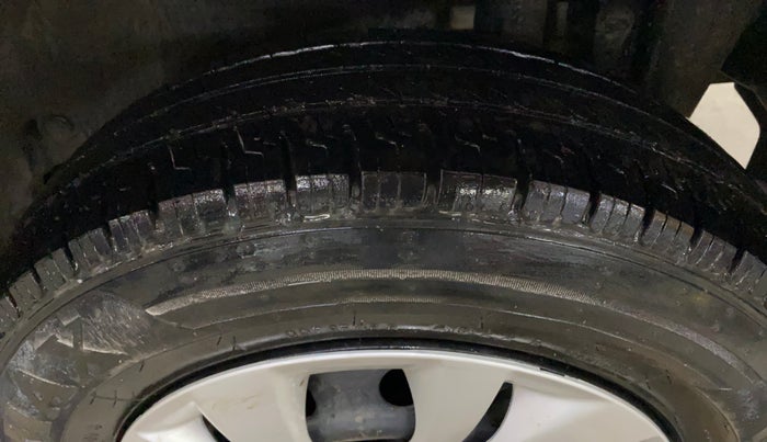 2014 Maruti Swift Dzire VXI, Petrol, Manual, 22,062 km, Left Rear Tyre Tread