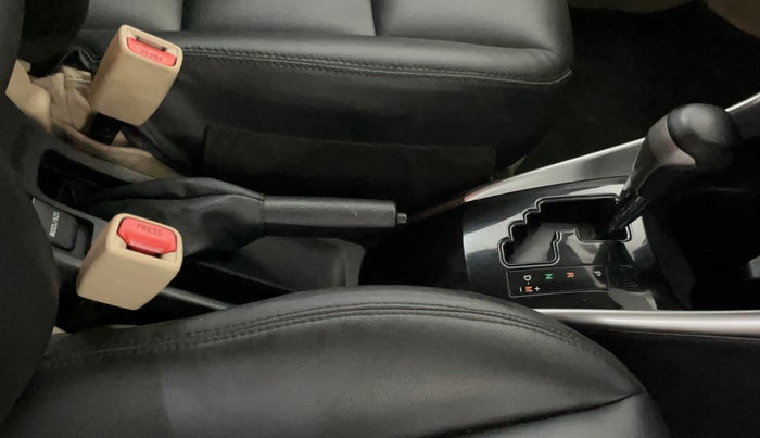 2019 Toyota YARIS G CVT, Petrol, Automatic, 52,353 km, Gear Lever
