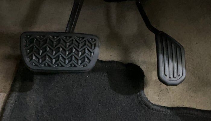 2019 Toyota YARIS G CVT, Petrol, Automatic, 52,353 km, Pedals