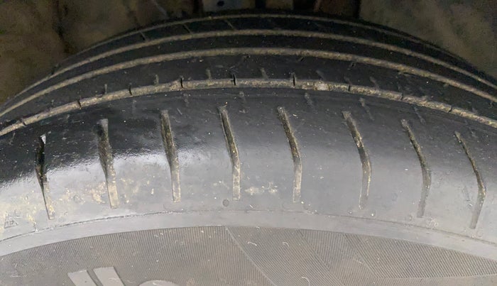 2022 Hyundai VENUE S 1.2, Petrol, Manual, 39,655 km, Right Front Tyre Tread