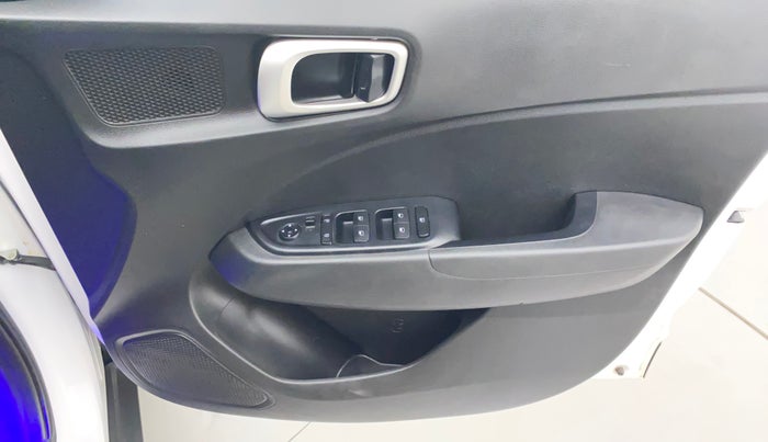 2022 Hyundai VENUE S 1.2, Petrol, Manual, 39,655 km, Driver Side Door Panels Control