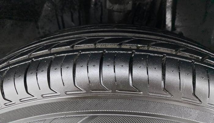 2017 Datsun Redi Go T (O), Petrol, Manual, 77,422 km, Right Front Tyre Tread