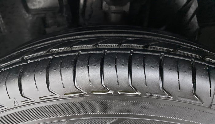 2017 Datsun Redi Go T (O), Petrol, Manual, 77,422 km, Left Front Tyre Tread