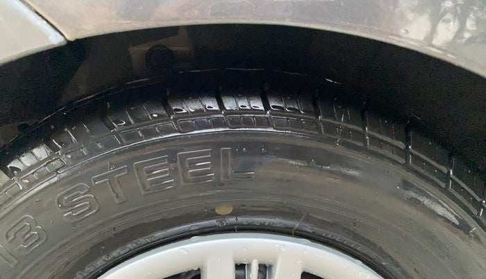 2013 Hyundai i10 MAGNA 1.1, CNG, Manual, 72,252 km, Right Rear Tyre Tread