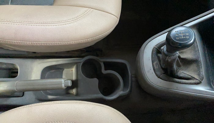 2013 Hyundai i10 MAGNA 1.1, CNG, Manual, 72,252 km, Gear Lever