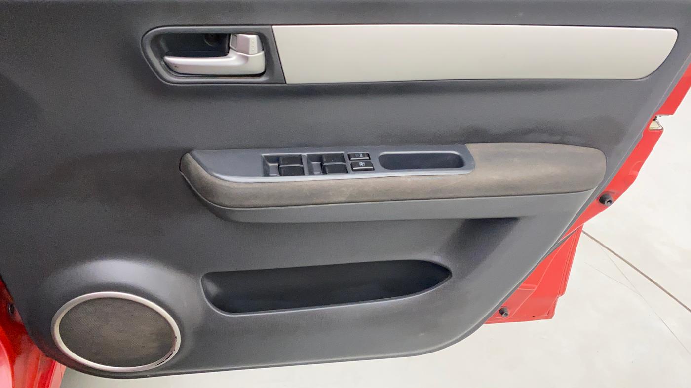 2010 Maruti Swift VXI, Petrol, Manual, 37,982 km, Driver Side Door Panels Control