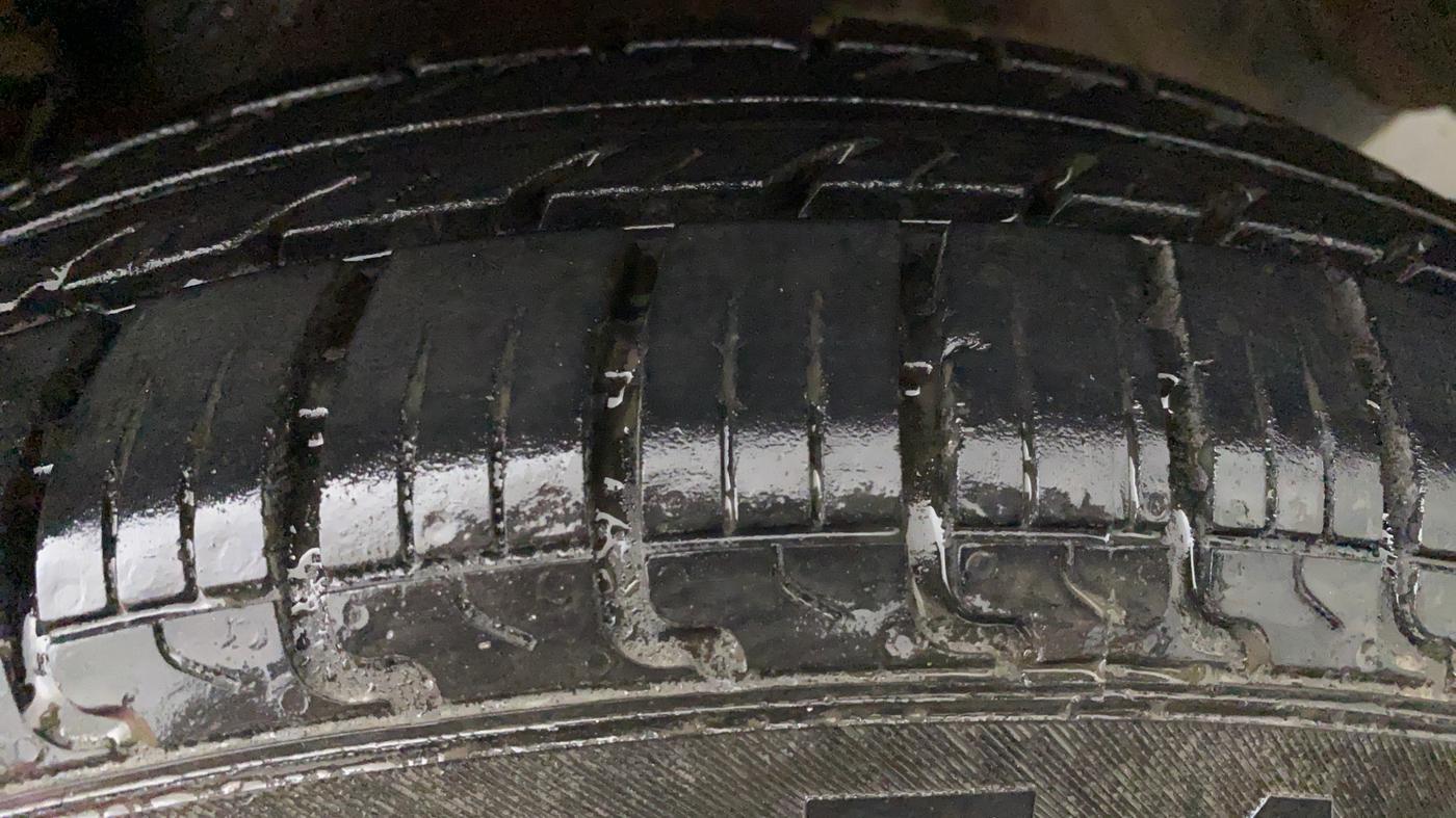 2010 Maruti Swift VXI, Petrol, Manual, 37,982 km, Left Rear Tyre Tread