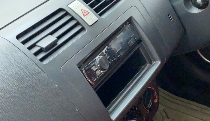 2010 Maruti Swift VXI, Petrol, Manual, 37,982 km, Infotainment system - Music system not functional