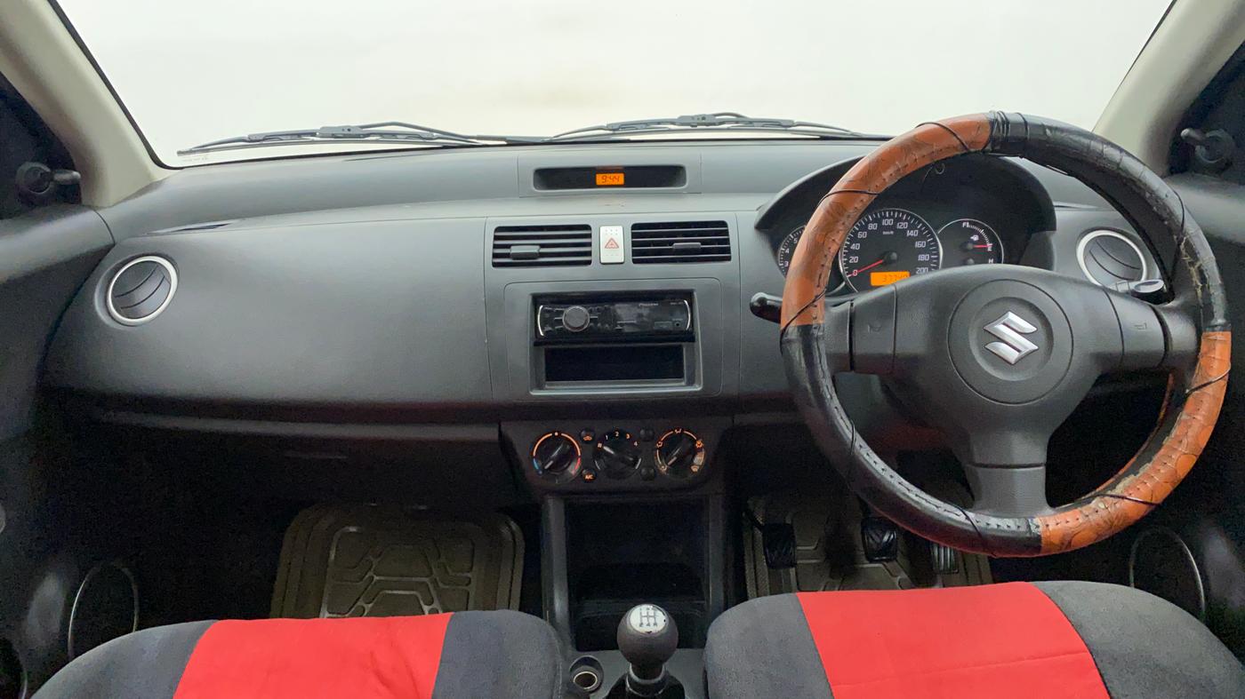 2010 Maruti Swift VXI, Petrol, Manual, 37,982 km, Dashboard