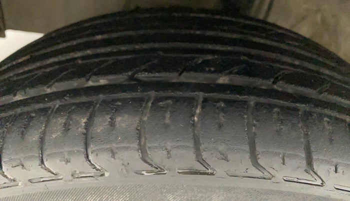 2011 Toyota Etios V, Petrol, Manual, 83,914 km, Left Front Tyre Tread