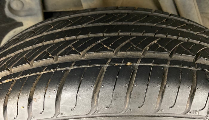 2014 Renault Duster 85 PS RXL, Diesel, Manual, 42,983 km, Right Rear Tyre Tread